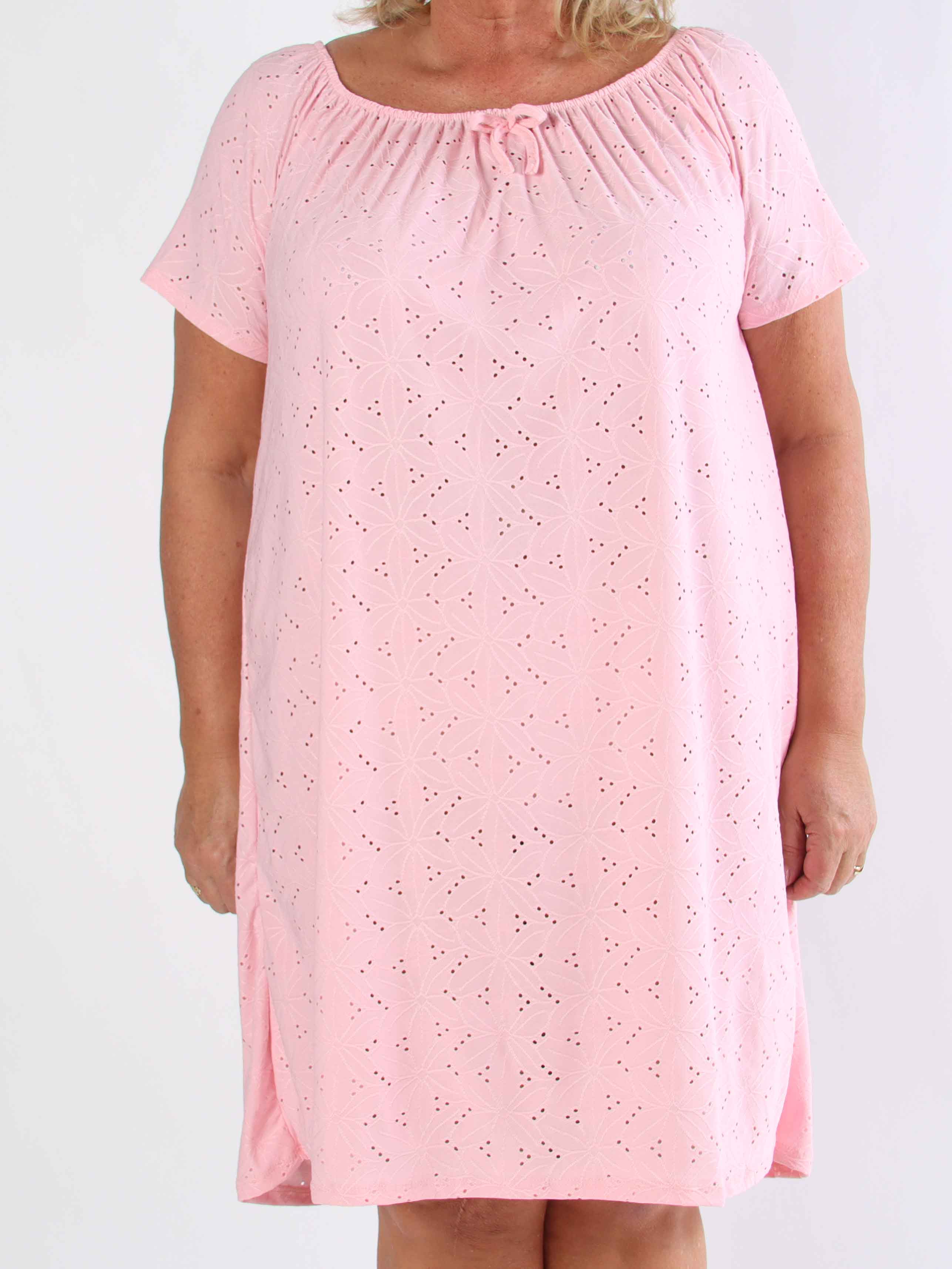 Aliz - Sød blød plus size kjole med broderie anglaise